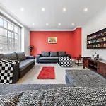 London Chic Apartment - City Center Gem